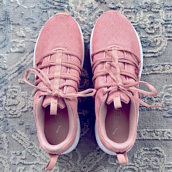 Size 8 Puma Soft Foam Pink - Like New - Picture 2 of 3